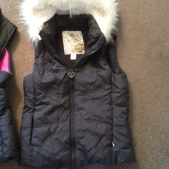 Two vests - Picture 3 of 5